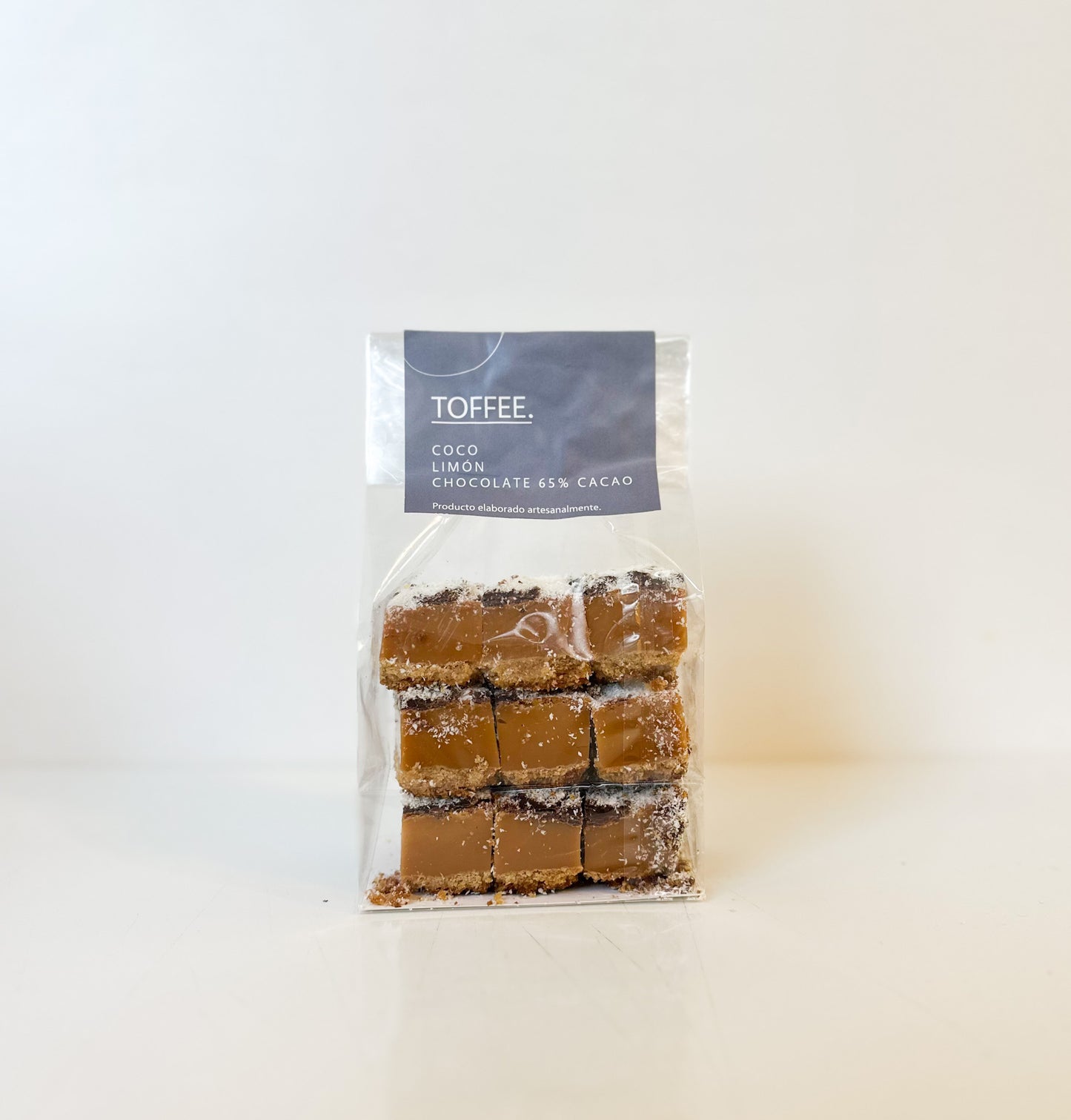 Toffee de coco, limón y chocolate 60% cacao