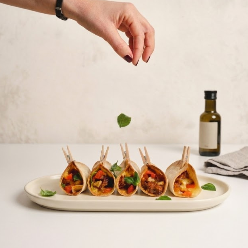 PINCHOS QUESO, TOMATE, ALBAHACA